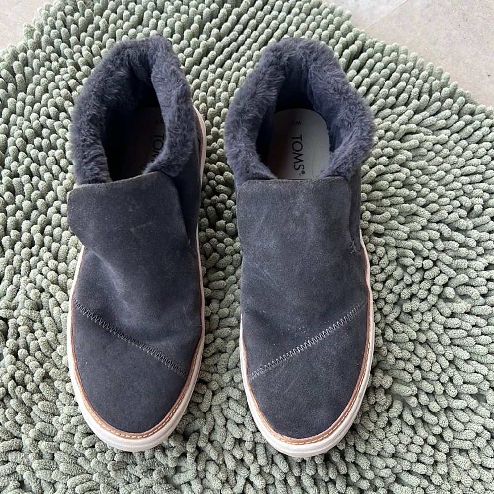 Toms suede high top,  fur lined booties!